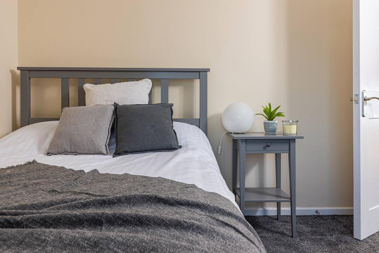 Dudley-Hospital-3Bed-Parking-Long Stay-Contractor Brierley Hill Eksteriør bilde