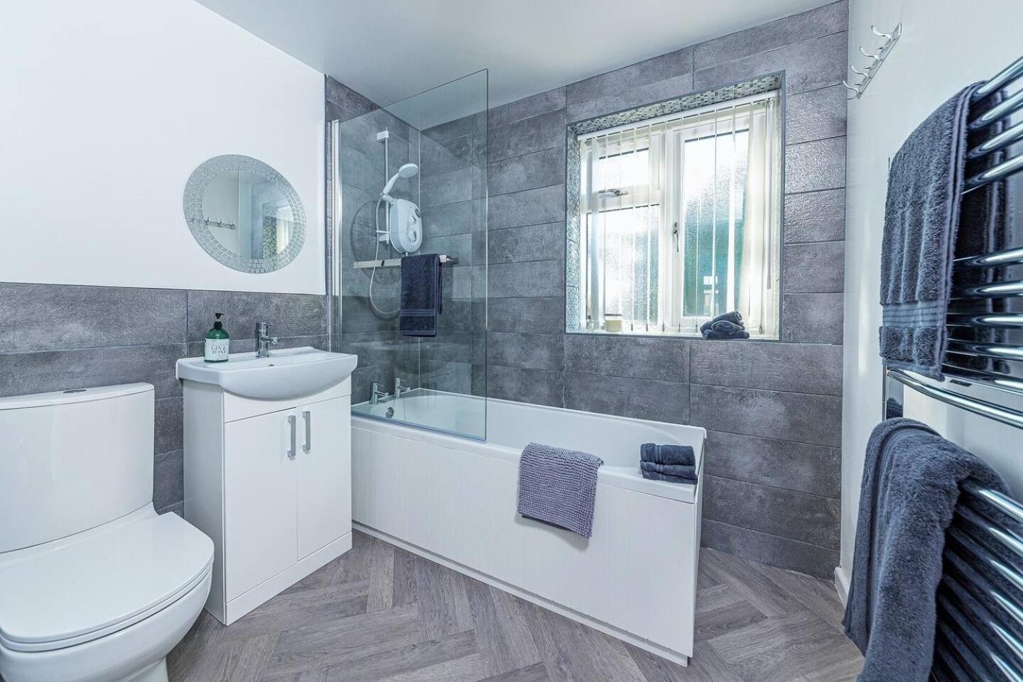 Dudley-Hospital-3Bed-Parking-Long Stay-Contractor Brierley Hill Eksteriør bilde