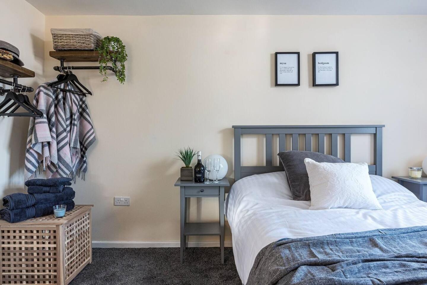 Dudley-Hospital-3Bed-Parking-Long Stay-Contractor Brierley Hill Eksteriør bilde