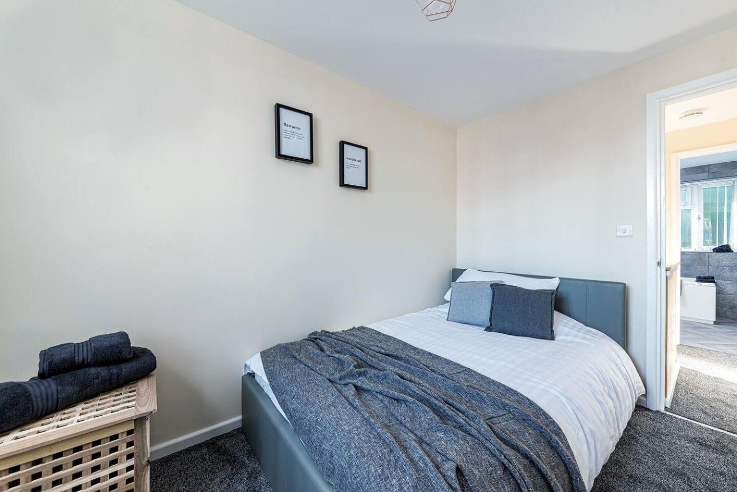 Dudley-Hospital-3Bed-Parking-Long Stay-Contractor Brierley Hill Eksteriør bilde
