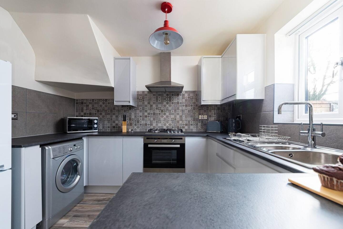 Dudley-Hospital-3Bed-Parking-Long Stay-Contractor Brierley Hill Eksteriør bilde